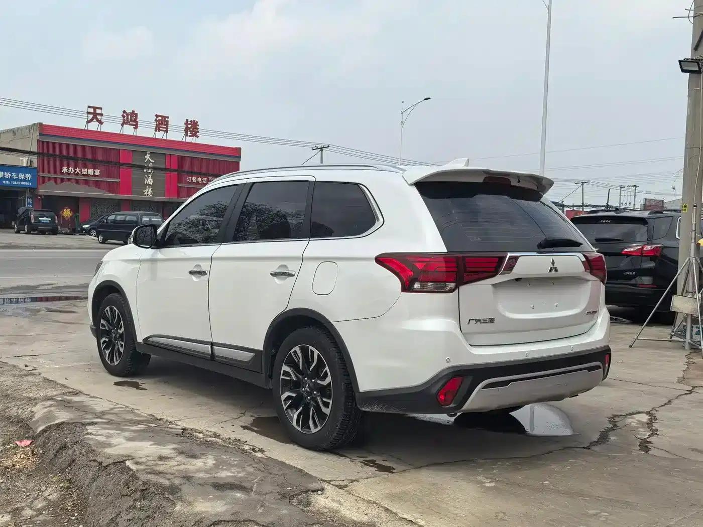 Outlander 2021 2.0L 2WD Enjoy Edition 5-seater — миниатюра 6
