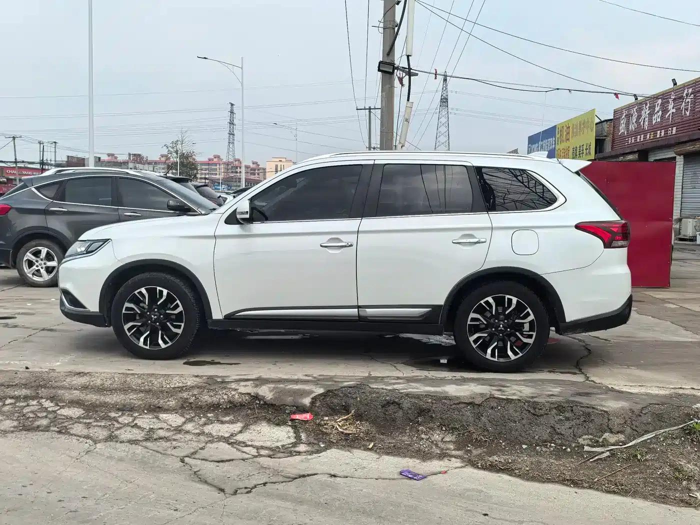Outlander 2021 2.0L 2WD Enjoy Edition 5-seater — миниатюра 7