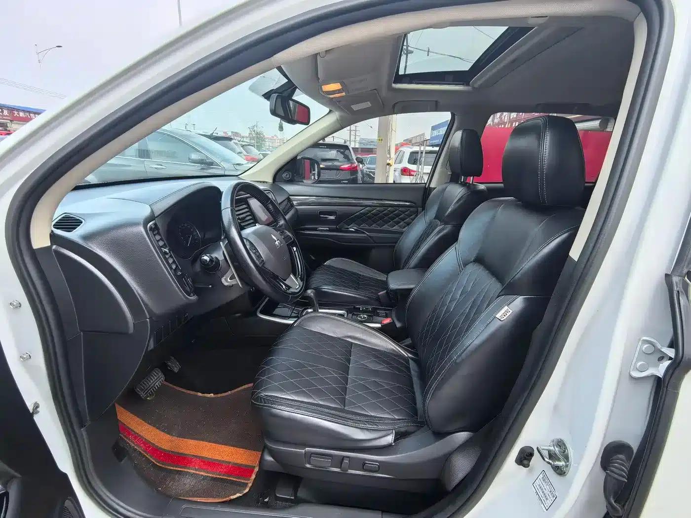 Outlander 2021 2.0L 2WD Enjoy Edition 5-seater — миниатюра 8