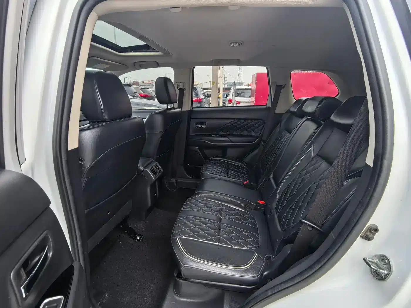 Outlander 2021 2.0L 2WD Enjoy Edition 5-seater — миниатюра 9