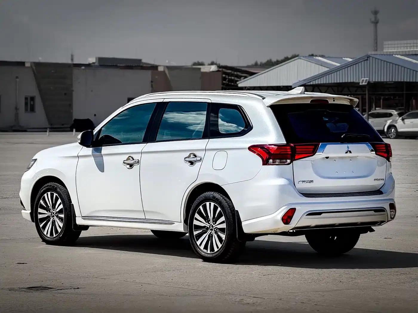 Outlander 2021 Facelift 2.0L 2WD Enjoy Edition 5-Seater — миниатюра 4