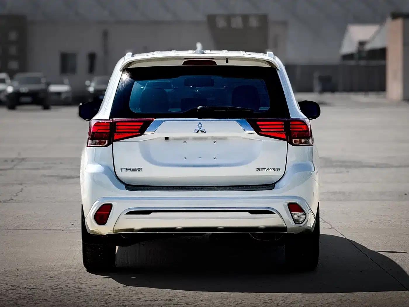 Outlander 2021 Facelift 2.0L 2WD Enjoy Edition 5-Seater — миниатюра 5