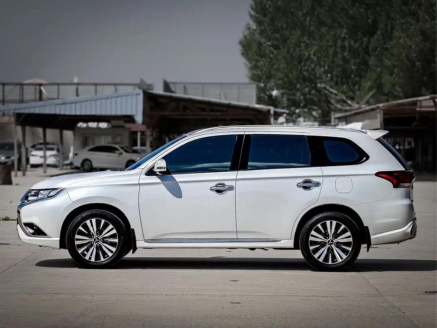 Outlander 2021 Facelift 2.0L 2WD Enjoy Edition 5-Seater — миниатюра 7