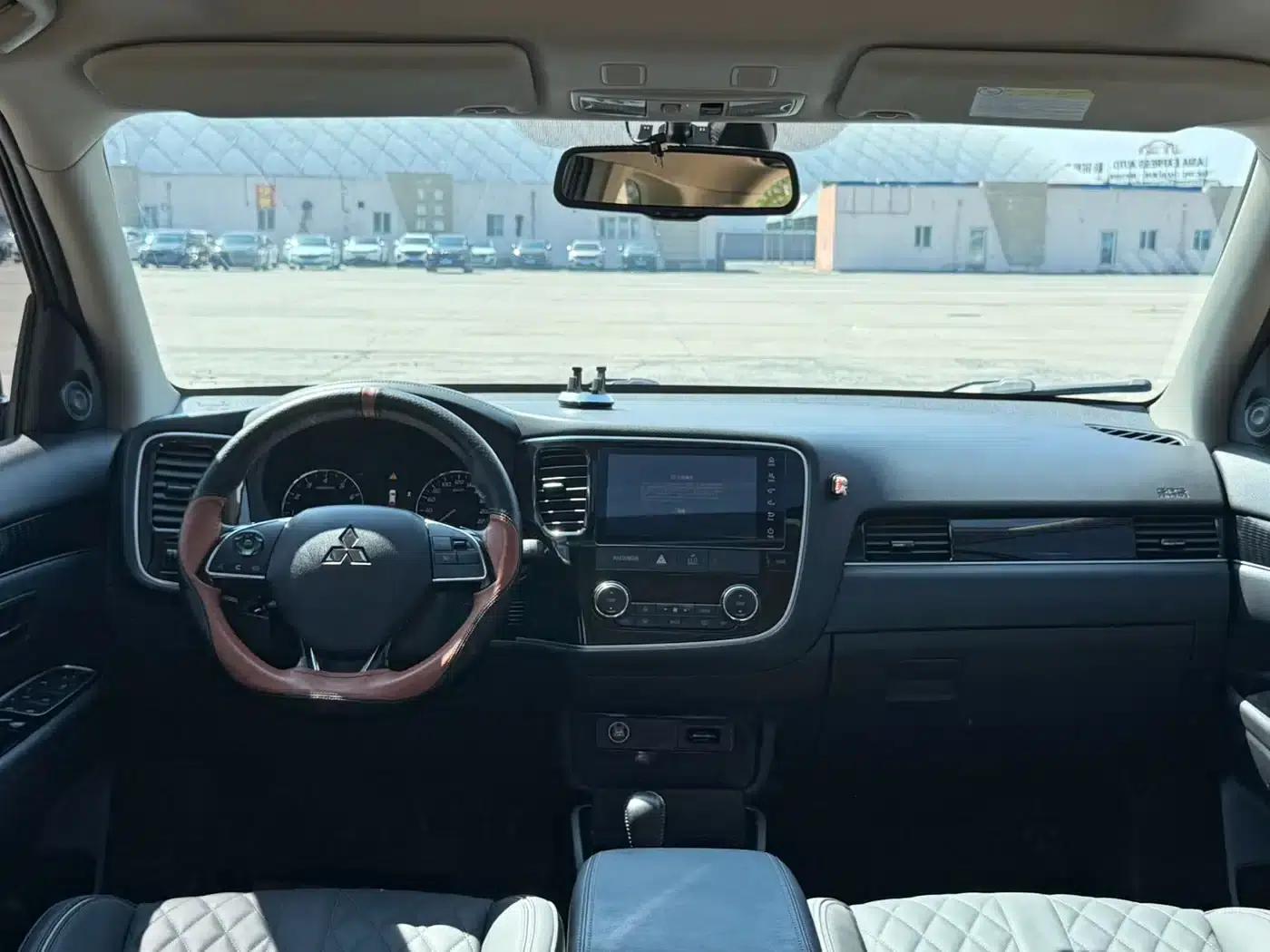 Outlander 2021 Facelift 2.0L 2WD Enjoy Edition 5-Seater — миниатюра 9