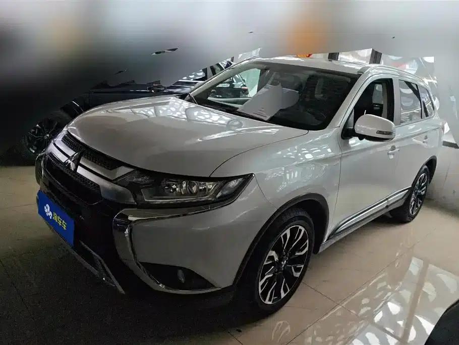 Outlander 2020 2.0L 2WD Enjoy Edition 5-seater — миниатюра 1