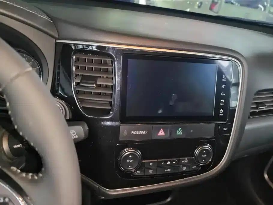 Outlander 2020 2.0L 2WD Enjoy Edition 5-seater — миниатюра 13