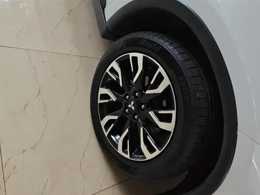 Outlander 2020 2.0L 2WD Enjoy Edition 5-seater — миниатюра 6
