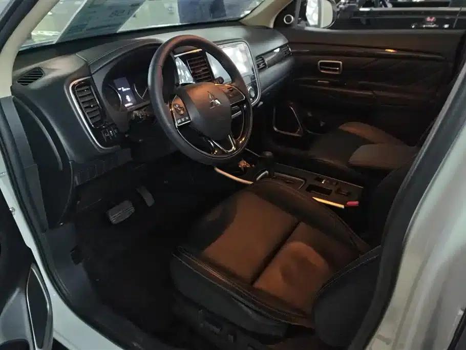 Outlander 2020 2.0L 2WD Enjoy Edition 5-seater — миниатюра 9