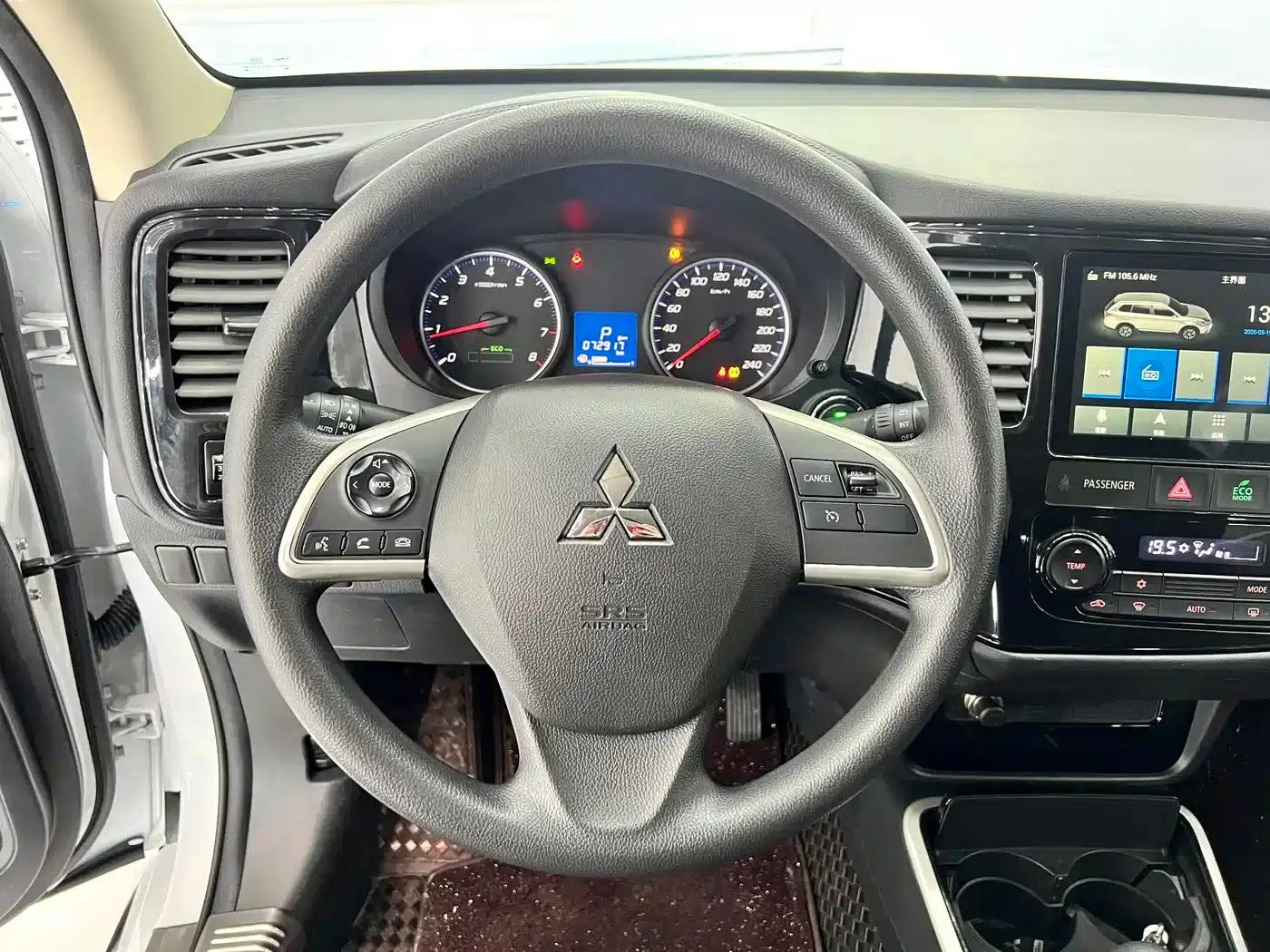 Outlander 2021 Facelift 2.0L 2WD Comfortline 5-Seater — миниатюра 11
