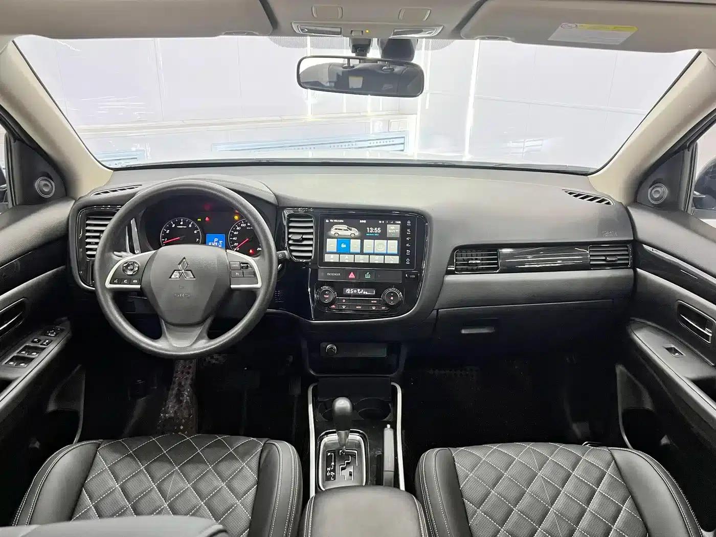 Outlander 2021 Facelift 2.0L 2WD Comfortline 5-Seater — миниатюра 15