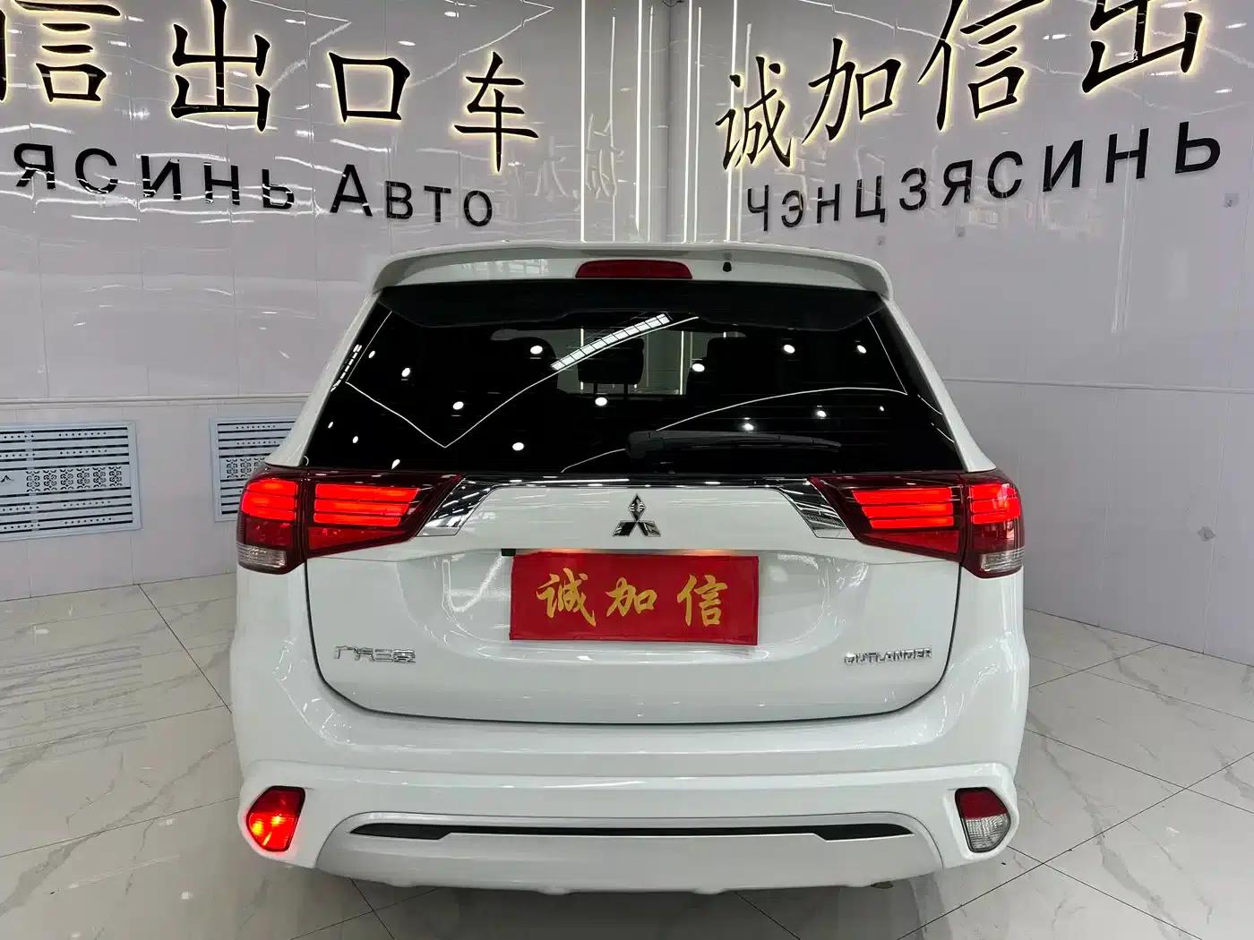 Outlander 2021 Facelift 2.0L 2WD Comfortline 5-Seater — миниатюра 5