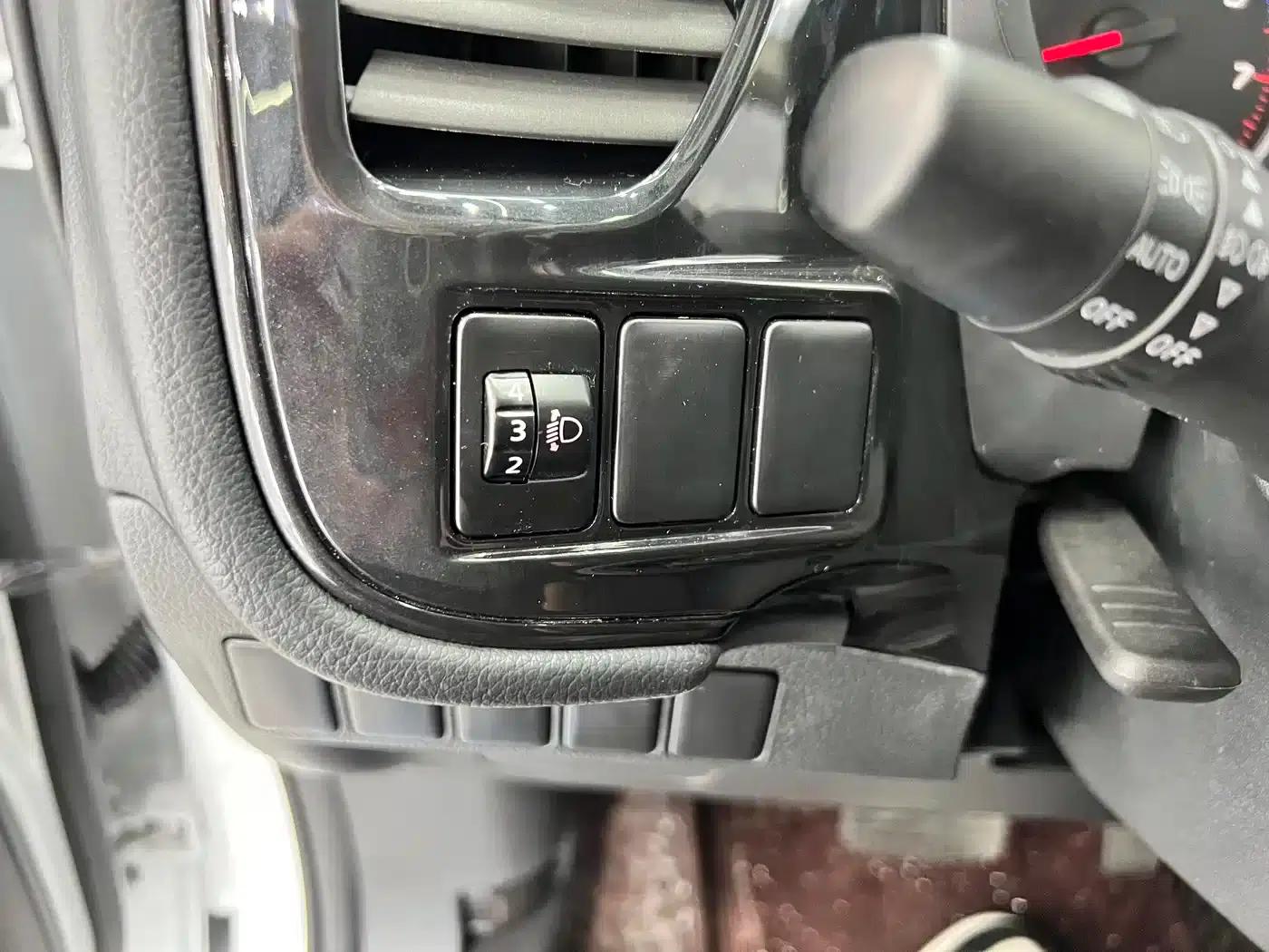 Outlander 2021 Facelift 2.0L 2WD Comfortline 5-Seater — миниатюра 9