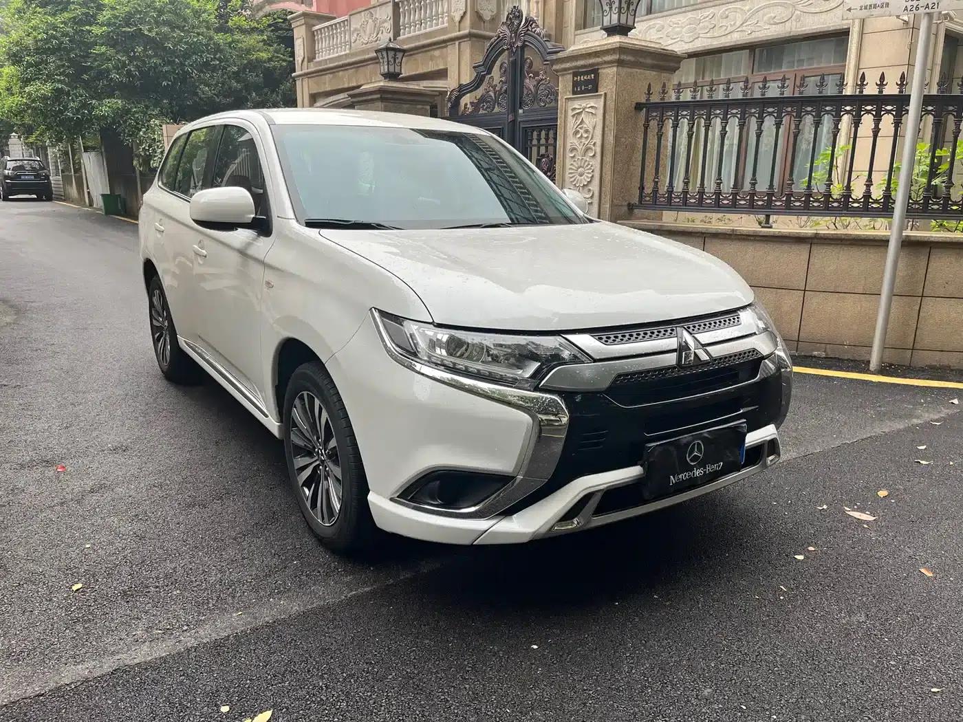 Outlander 2021 2.0L 2WD Comfortline 5-seater — миниатюра 3
