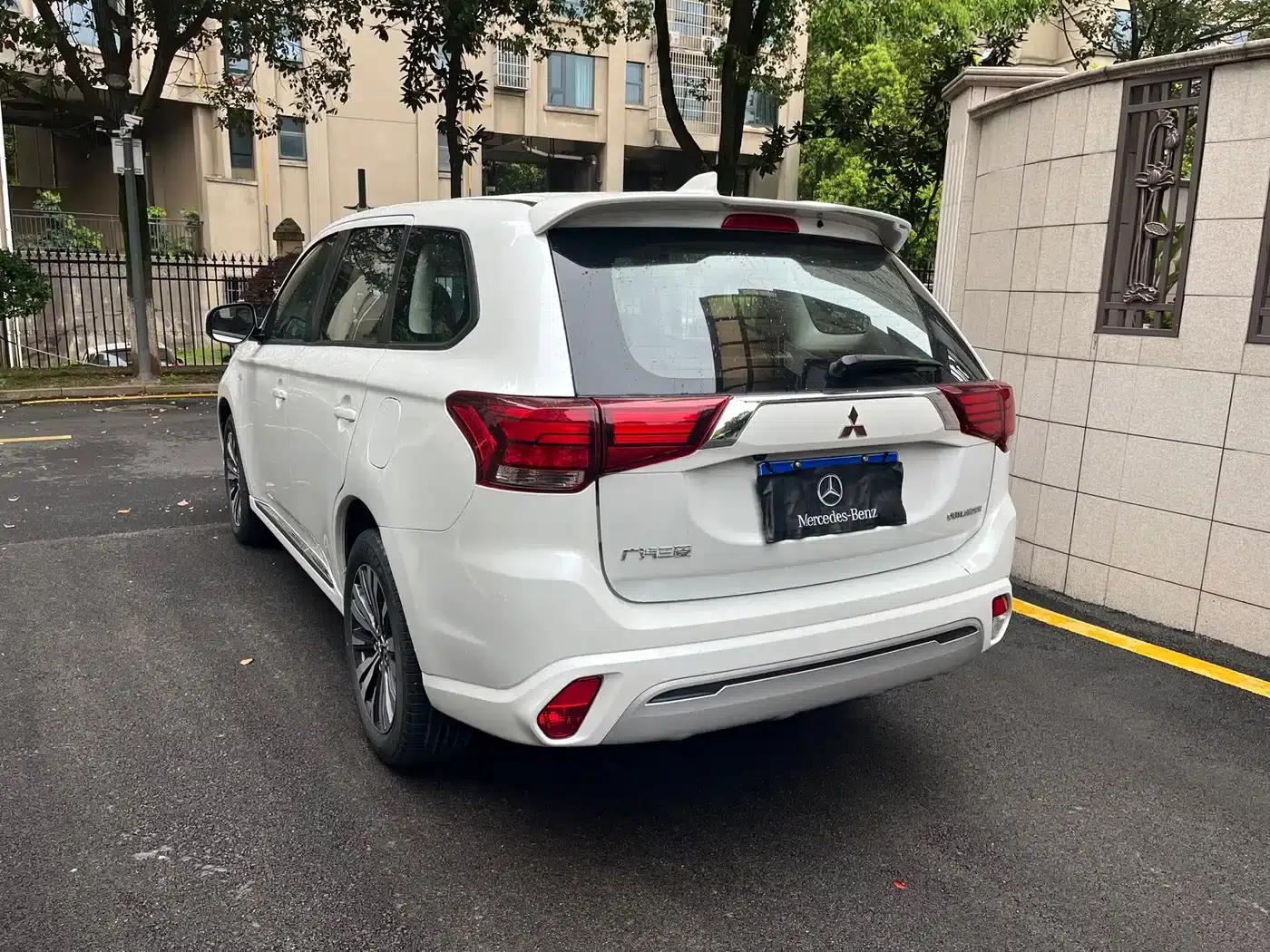 Outlander 2021 2.0L 2WD Comfortline 5-seater — миниатюра 4