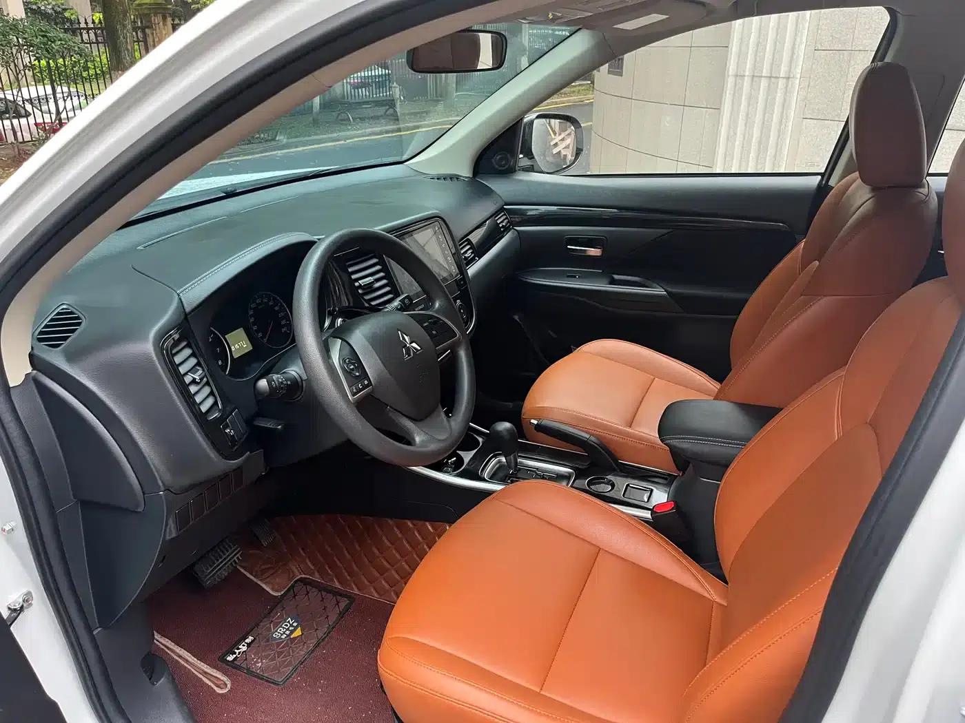 Outlander 2021 2.0L 2WD Comfortline 5-seater — миниатюра 7