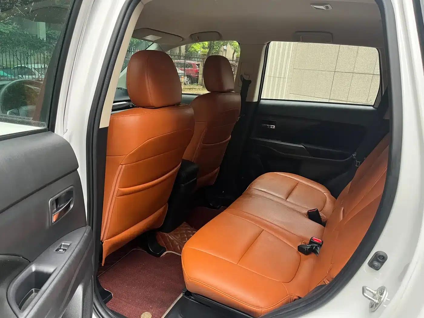 Outlander 2021 2.0L 2WD Comfortline 5-seater — миниатюра 8