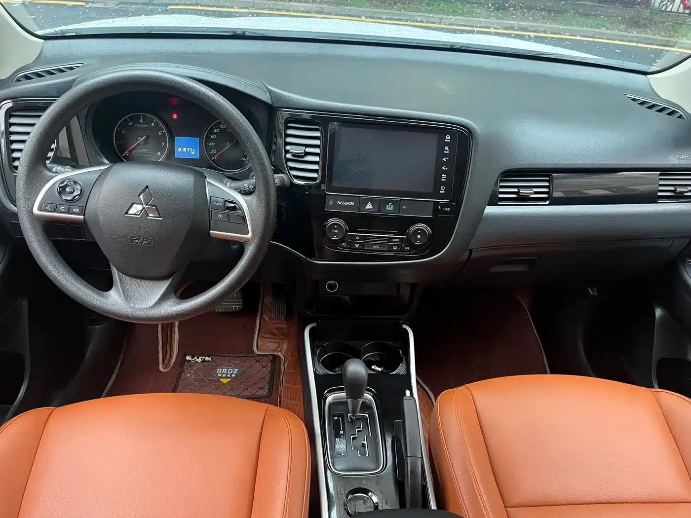 Outlander 2021 2.0L 2WD Comfortline 5-seater — миниатюра 9