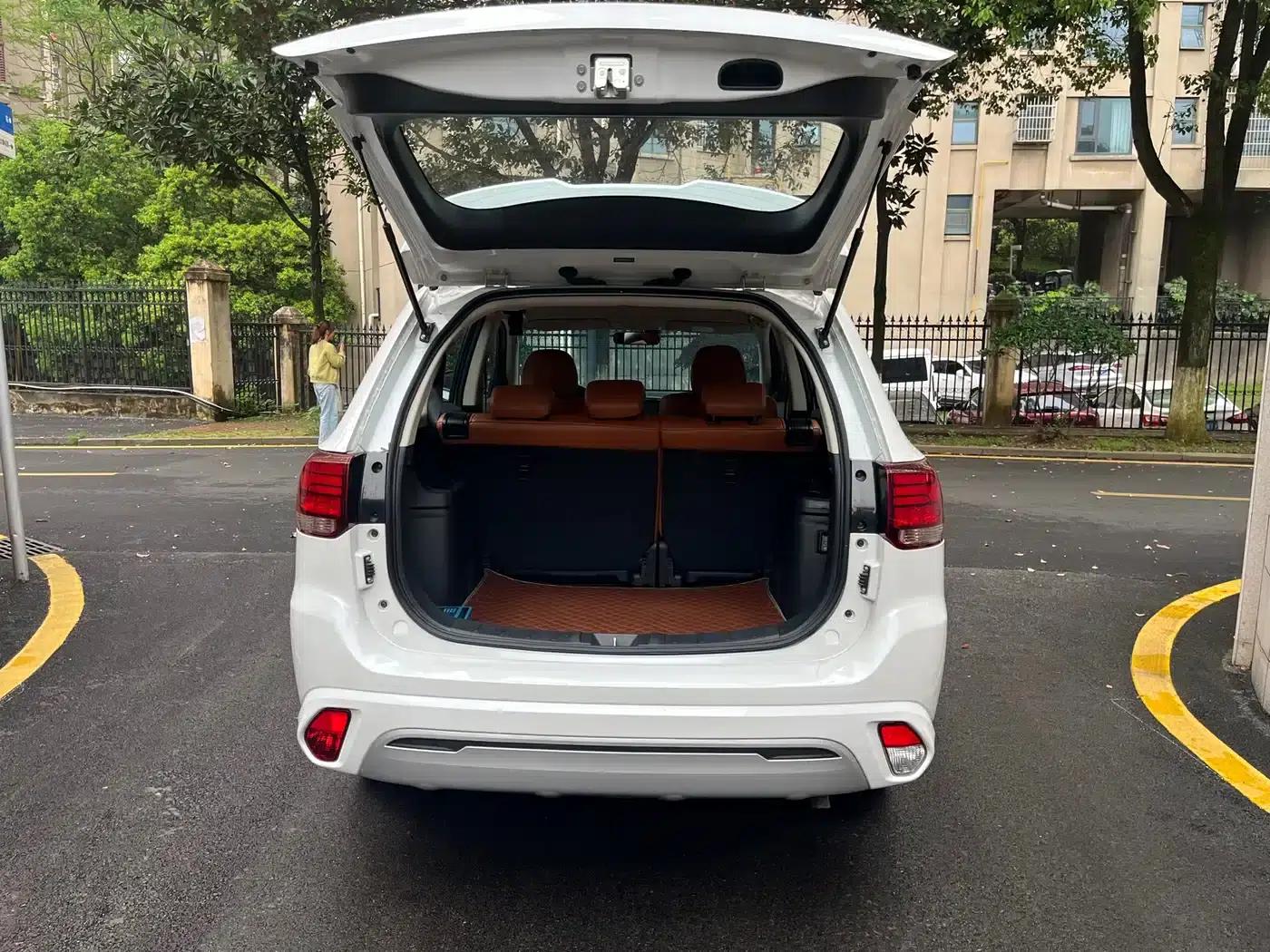 Outlander 2021 2.0L 2WD Comfortline 5-seater — миниатюра 10