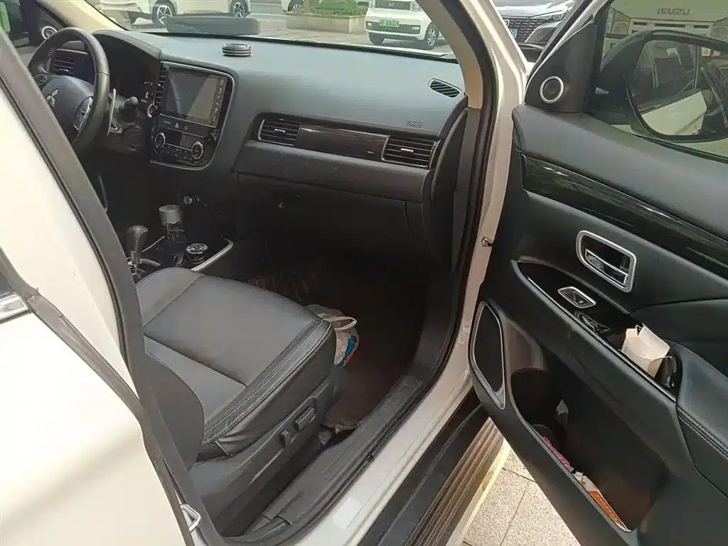 Outlander 2019 2.4L 4WD Enjoy Edition 7-seater National VI Emission Standard — миниатюра 20