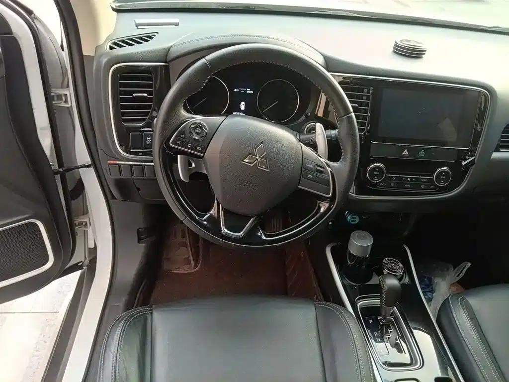 Outlander 2019 2.4L 4WD Enjoy Edition 7-seater National VI Emission Standard — миниатюра 3
