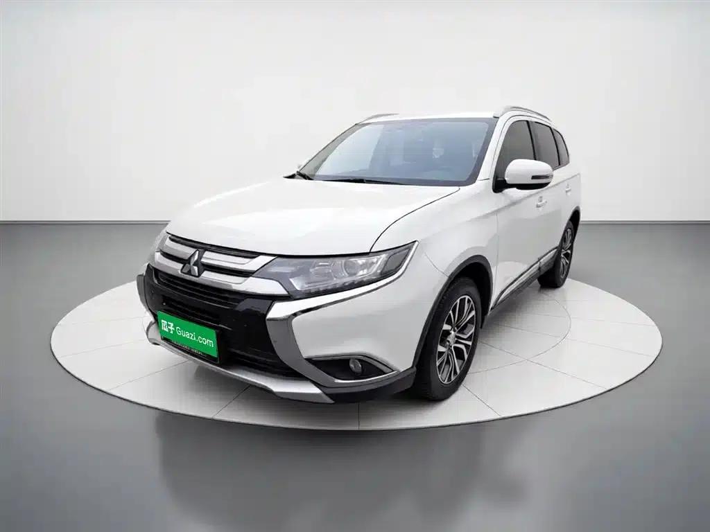 Outlander 2018 2.0L 2WD Glory Edition 5-seater — миниатюра 1