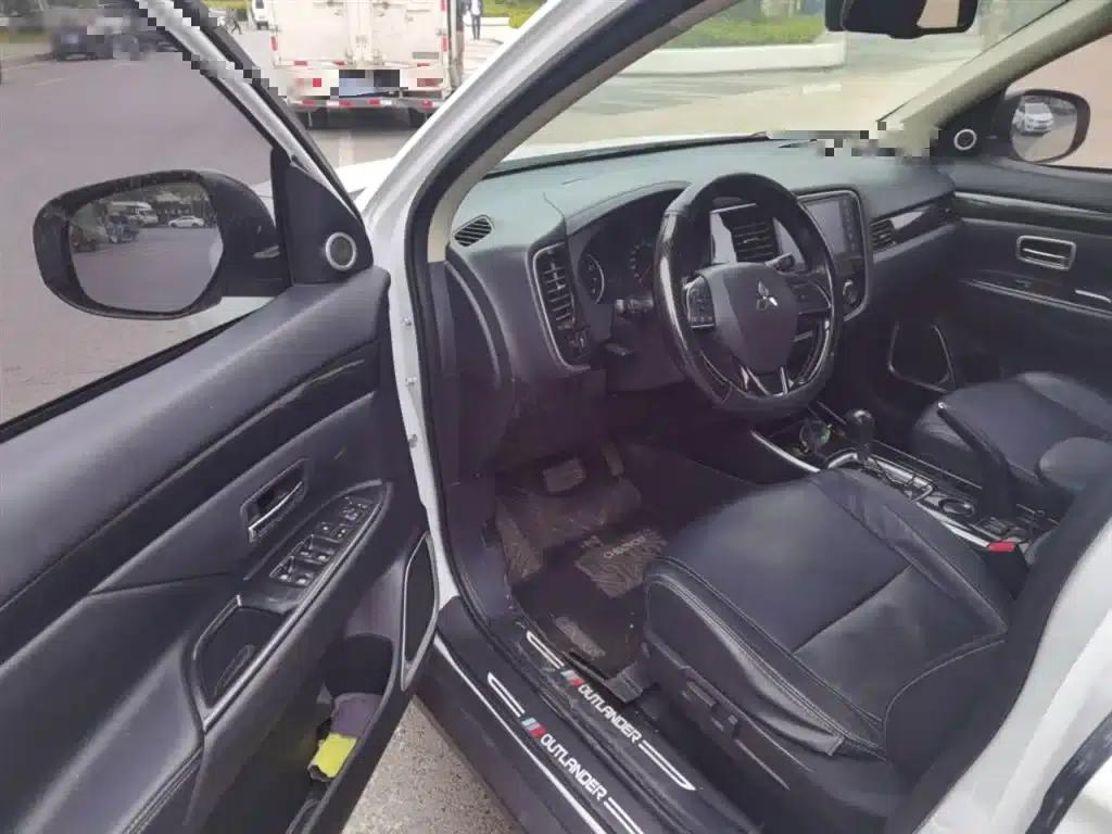 Outlander 2018 2.0L 2WD Glory Edition 5-seater — миниатюра 14