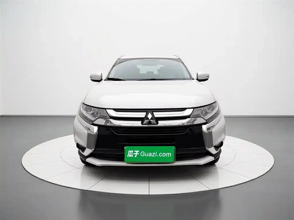 Outlander 2018 2.0L 2WD Glory Edition 5-seater — миниатюра 24