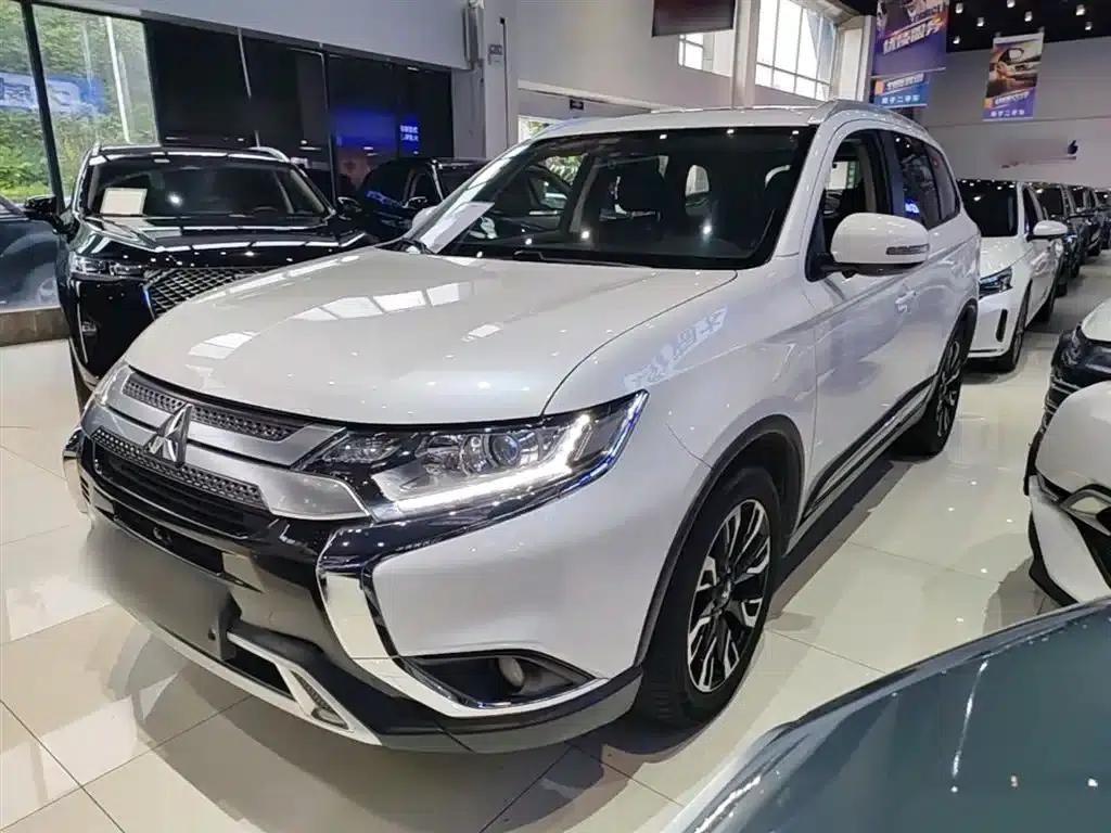 Outlander 2020 2.0L 2WD Enjoy Edition 7-seater — миниатюра 1