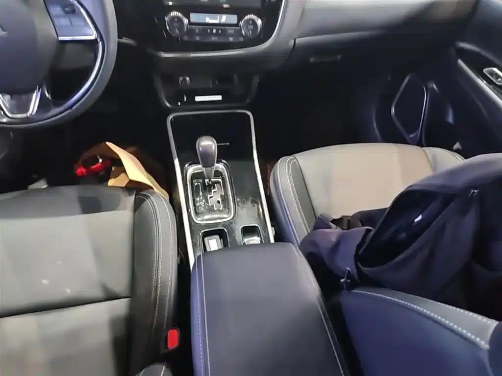 Outlander 2020 2.0L 2WD Enjoy Edition 7-seater — миниатюра 14