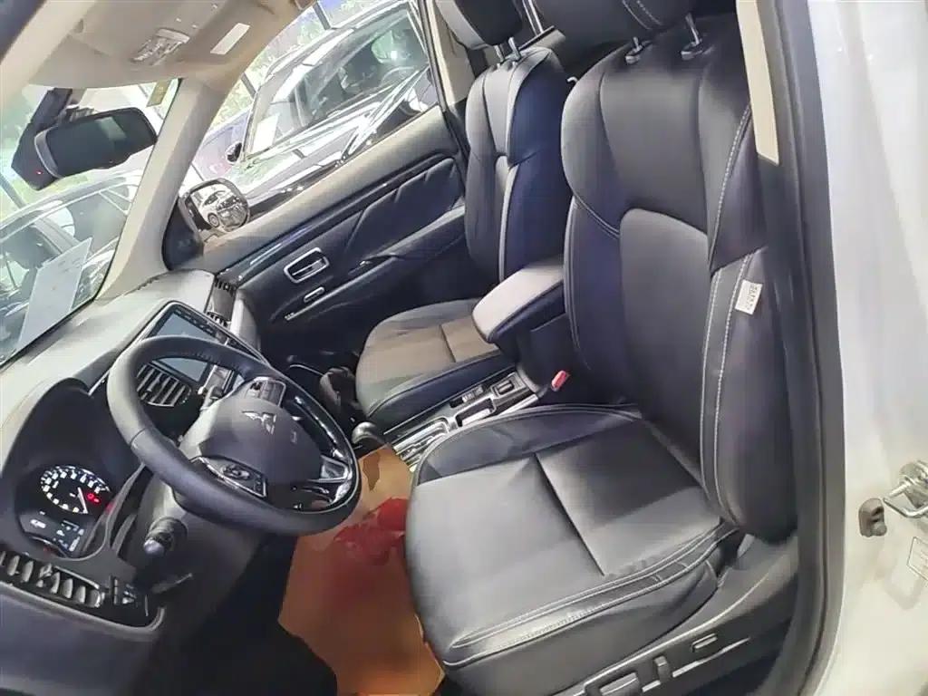 Outlander 2020 2.0L 2WD Enjoy Edition 7-seater — миниатюра 15