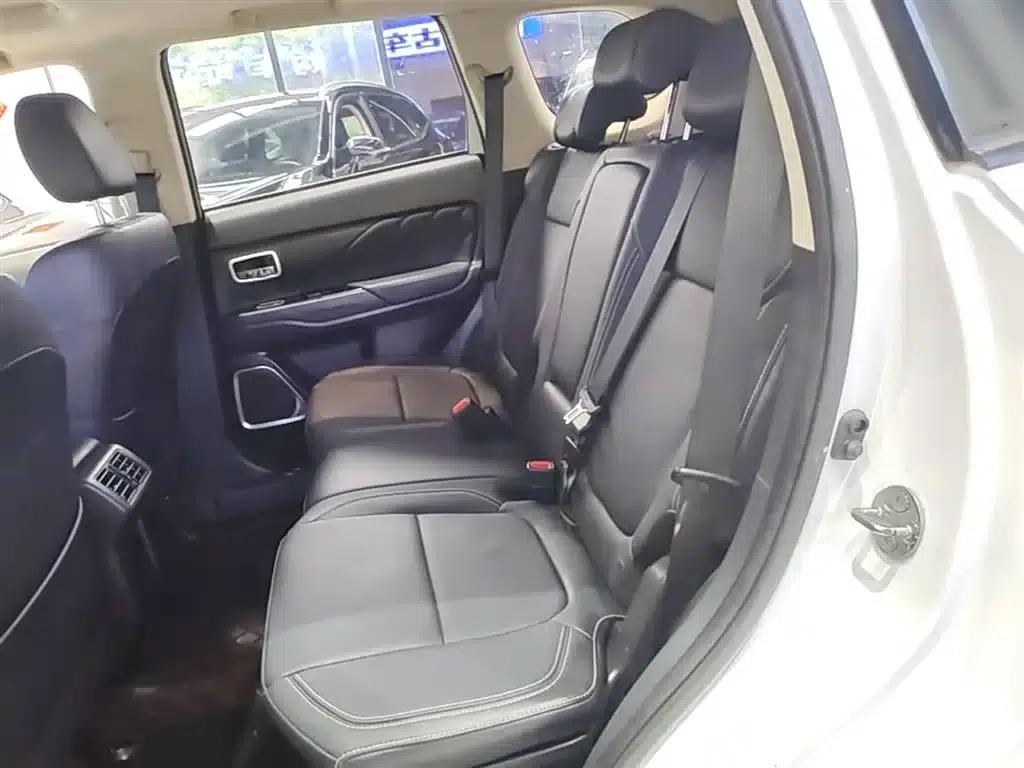Outlander 2020 2.0L 2WD Enjoy Edition 7-seater — миниатюра 17