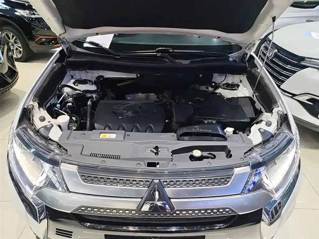 Outlander 2020 2.0L 2WD Enjoy Edition 7-seater — миниатюра 20