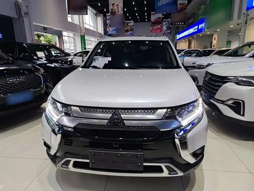 Outlander 2020 2.0L 2WD Enjoy Edition 7-seater — миниатюра 3