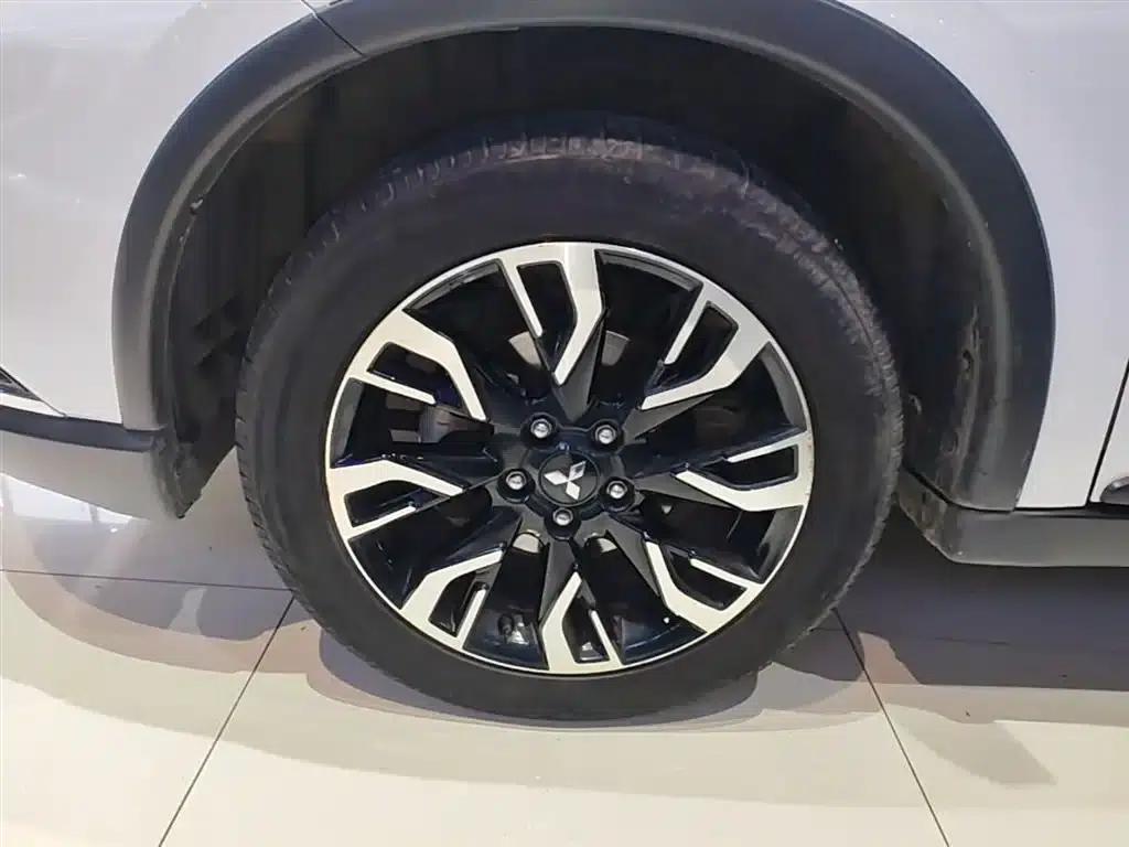 Outlander 2020 2.0L 2WD Enjoy Edition 7-seater — миниатюра 23