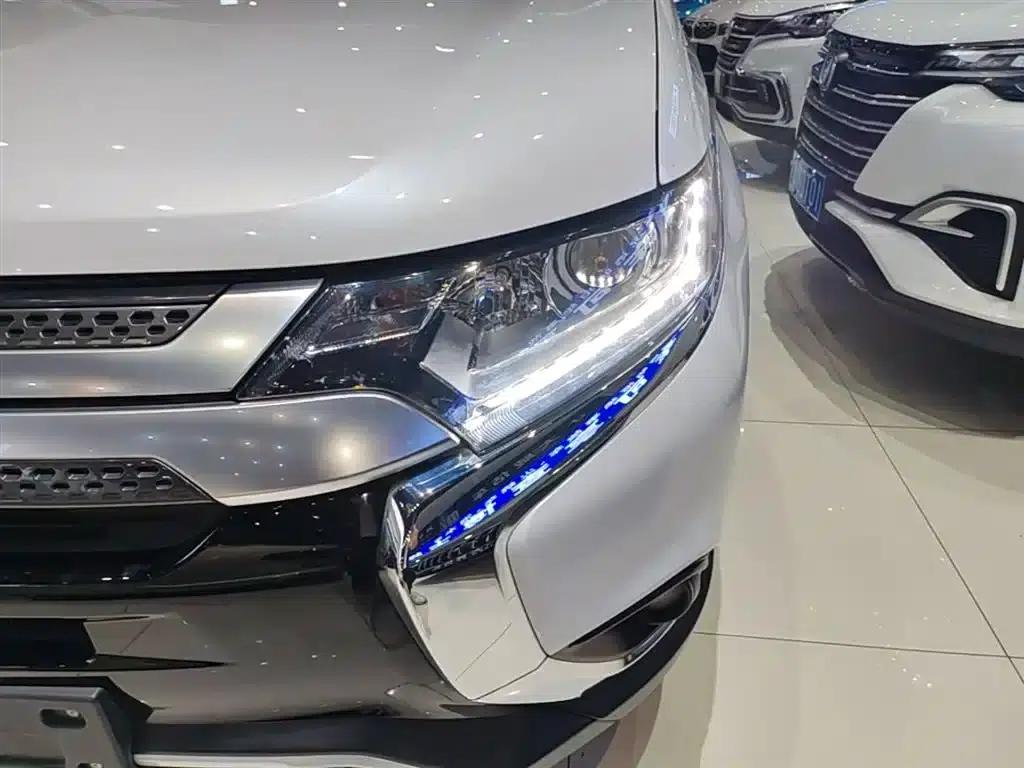 Outlander 2020 2.0L 2WD Enjoy Edition 7-seater — миниатюра 24