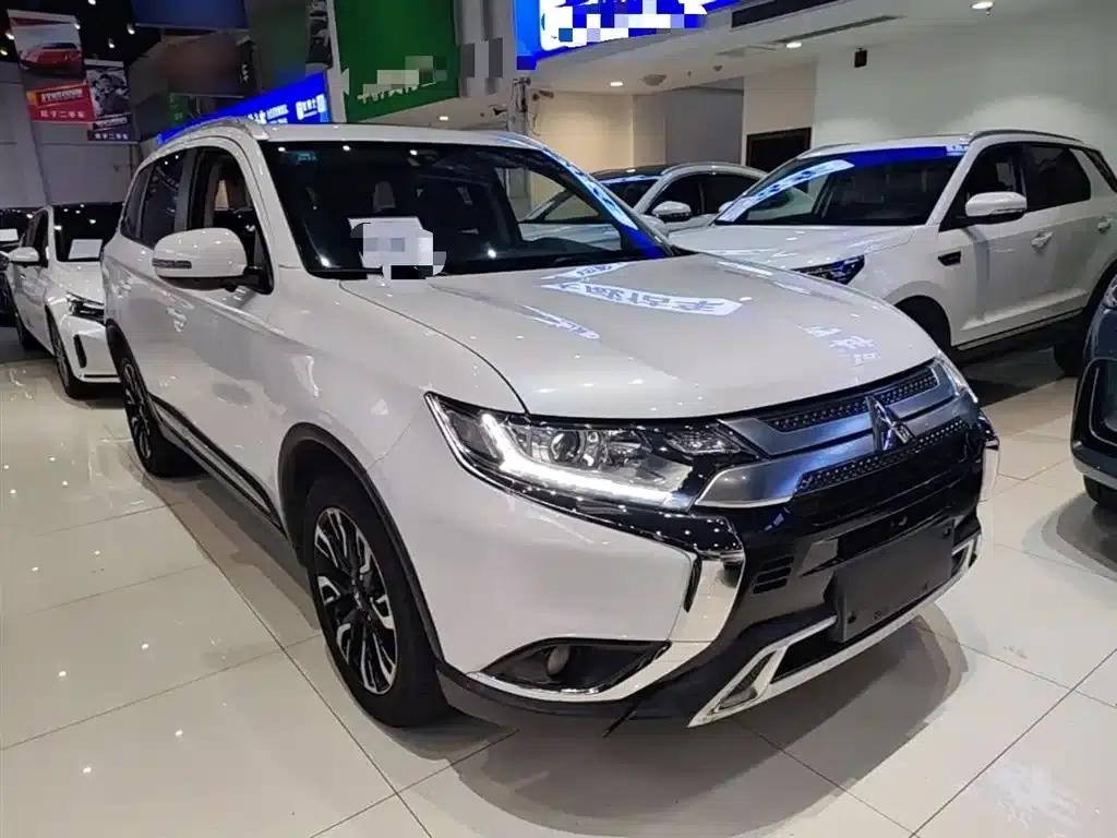 Outlander 2020 2.0L 2WD Enjoy Edition 7-seater — миниатюра 4