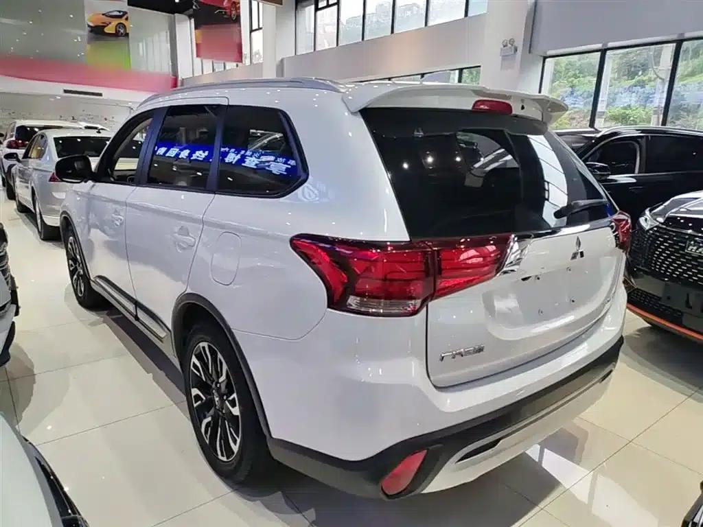Outlander 2020 2.0L 2WD Enjoy Edition 7-seater — миниатюра 5