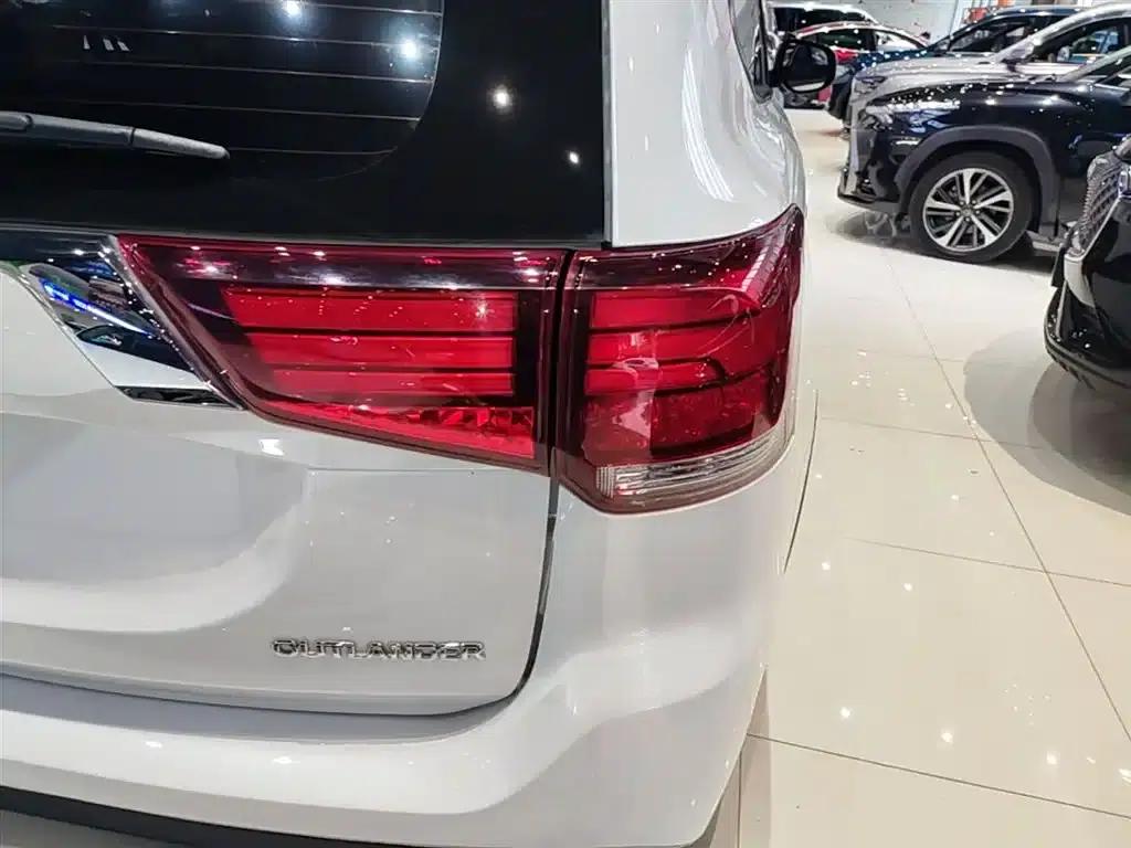 Outlander 2020 2.0L 2WD Enjoy Edition 7-seater — миниатюра 8