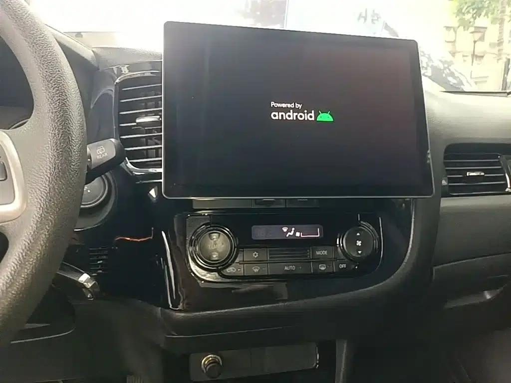 Outlander 2020 2.0L 2WD Comfortline 5-seater — миниатюра 13