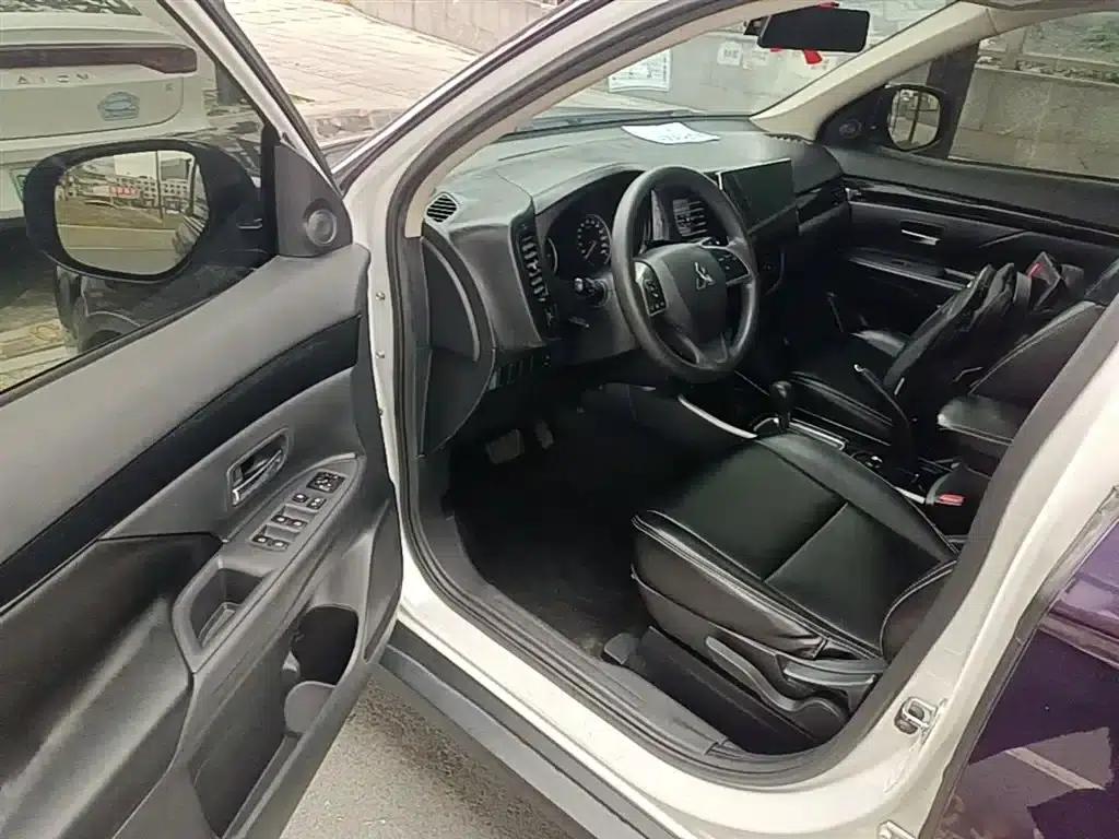 Outlander 2020 2.0L 2WD Comfortline 5-seater — миниатюра 16
