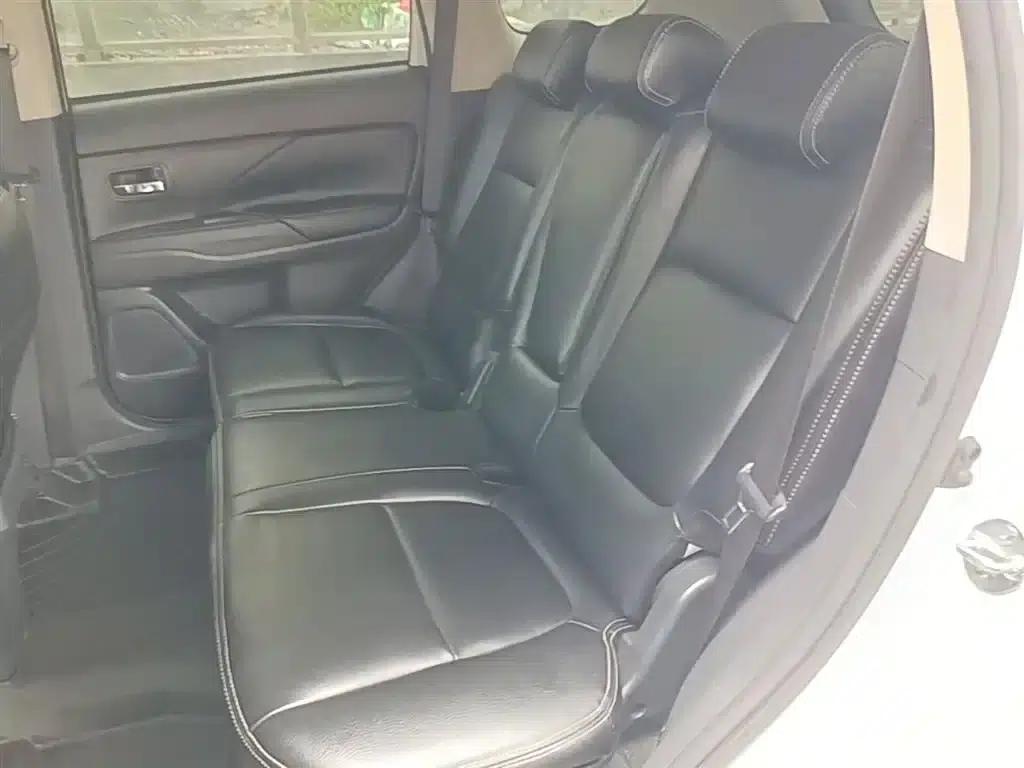 Outlander 2020 2.0L 2WD Comfortline 5-seater — миниатюра 17