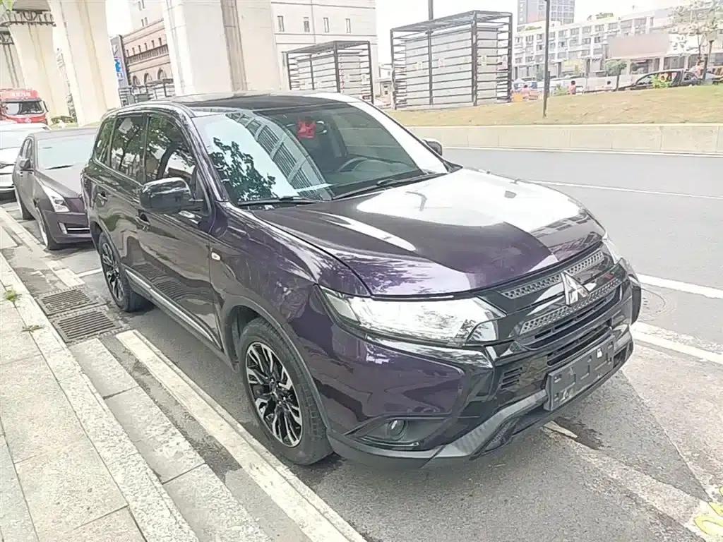 Outlander 2020 2.0L 2WD Comfortline 5-seater — миниатюра 4