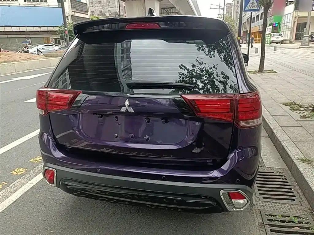 Outlander 2020 2.0L 2WD Comfortline 5-seater — миниатюра 6