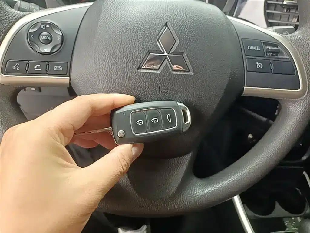 Outlander 2020 2.0L 2WD Comfortline 5-seater — миниатюра 9