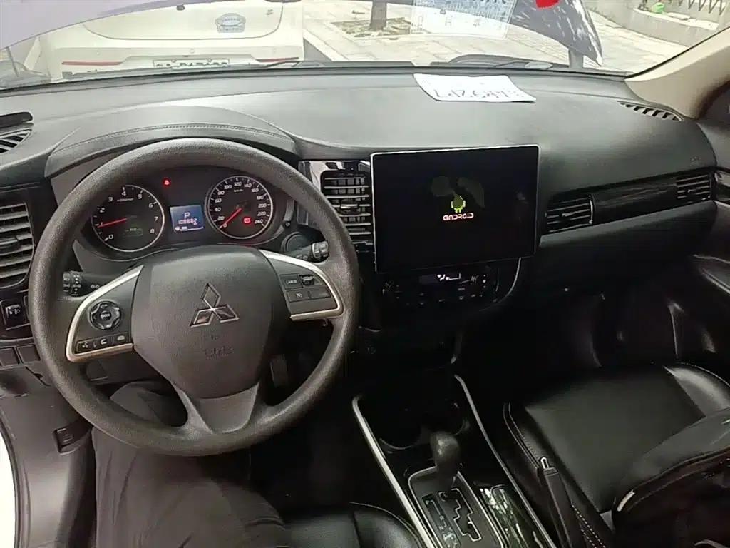Outlander 2020 2.0L 2WD Comfortline 5-seater — миниатюра 10