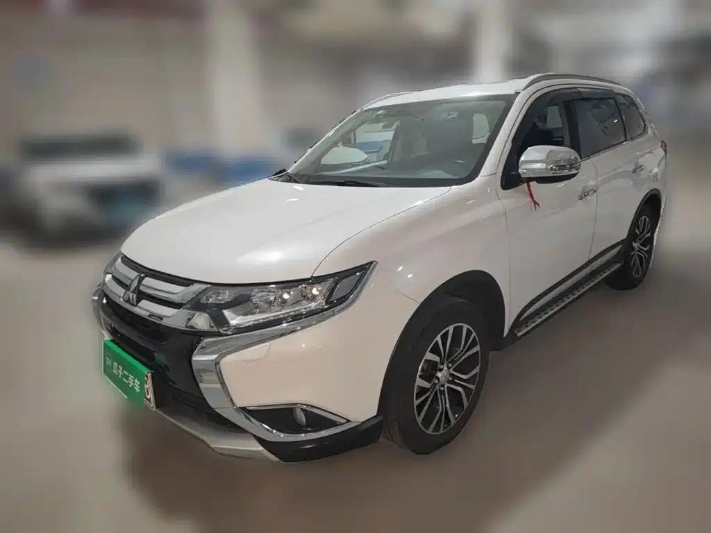 2016 Outlander Imported Model 2.4L 4WD Elite Edition 5-Seater — миниатюра 1