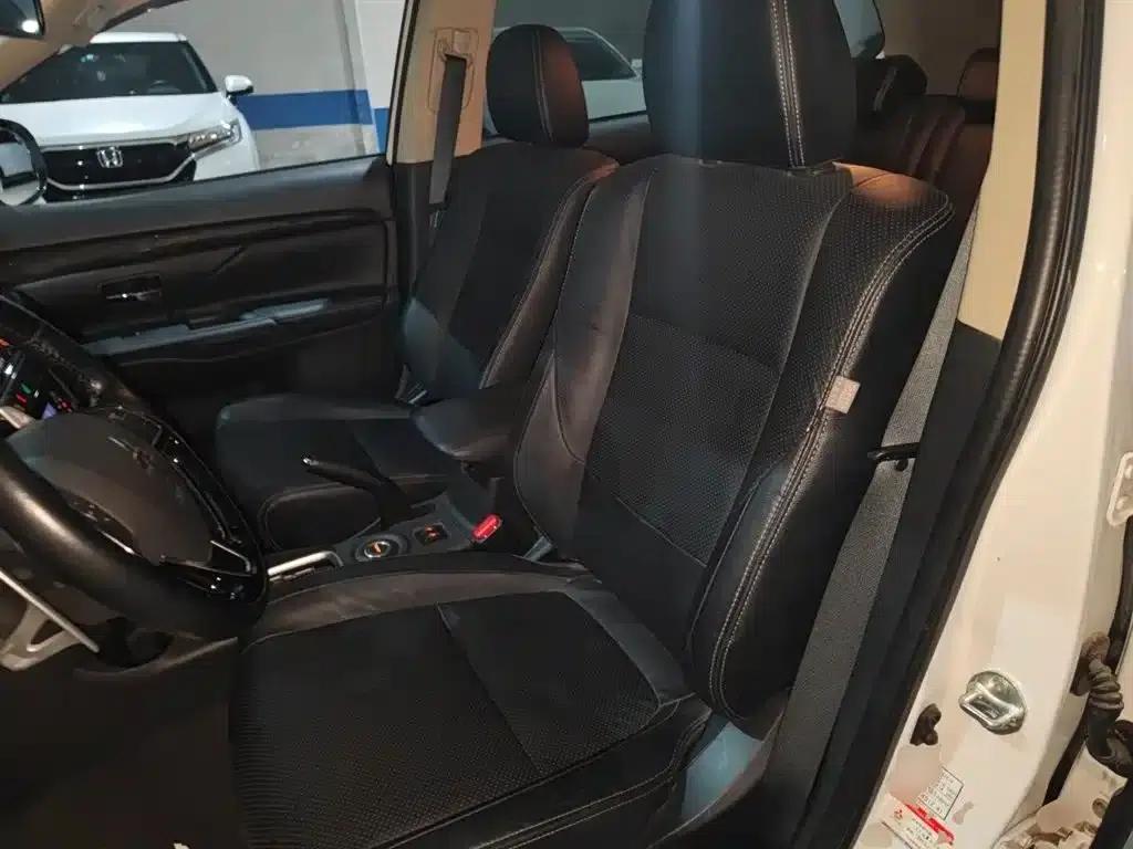 2016 Outlander Imported Model 2.4L 4WD Elite Edition 5-Seater — миниатюра 12