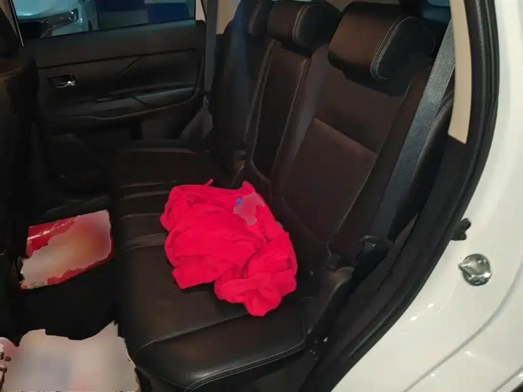 2016 Outlander Imported Model 2.4L 4WD Elite Edition 5-Seater — миниатюра 14