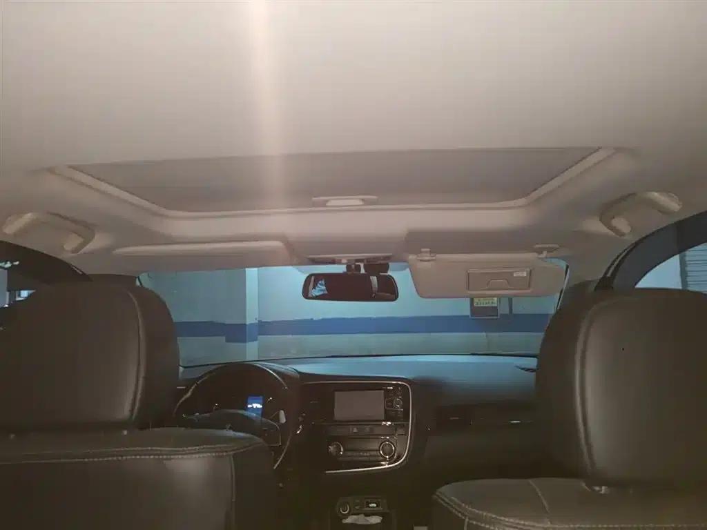 2016 Outlander Imported Model 2.4L 4WD Elite Edition 5-Seater — миниатюра 15