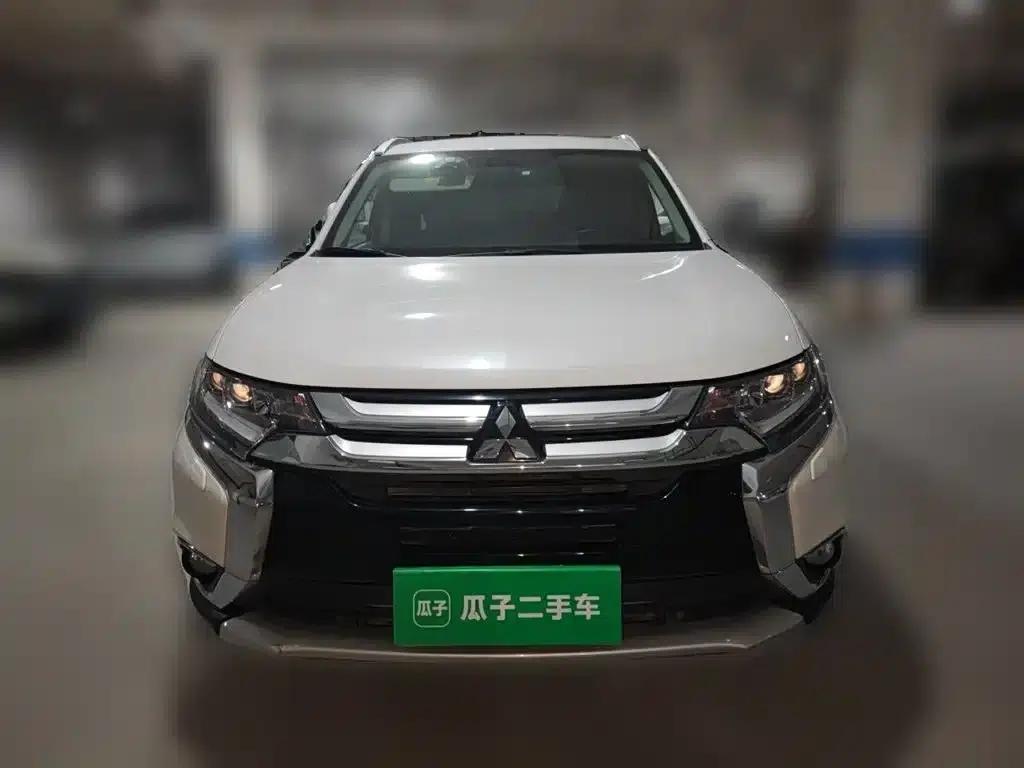 2016 Outlander Imported Model 2.4L 4WD Elite Edition 5-Seater — миниатюра 3